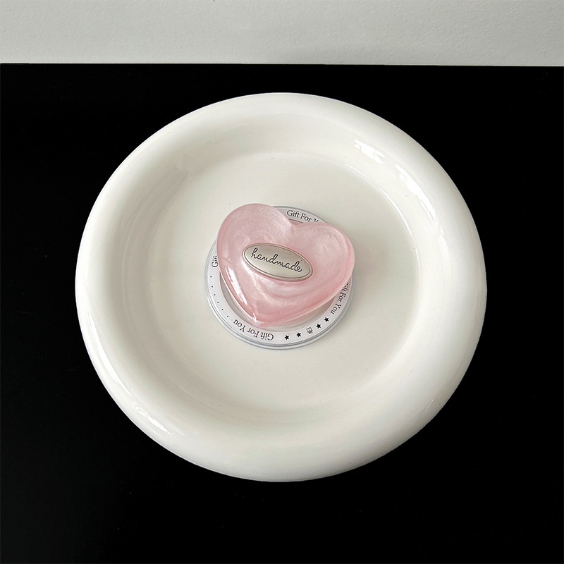 Koreański uchwyt na telefon w  – Daith Heart Ring recenzja i cena